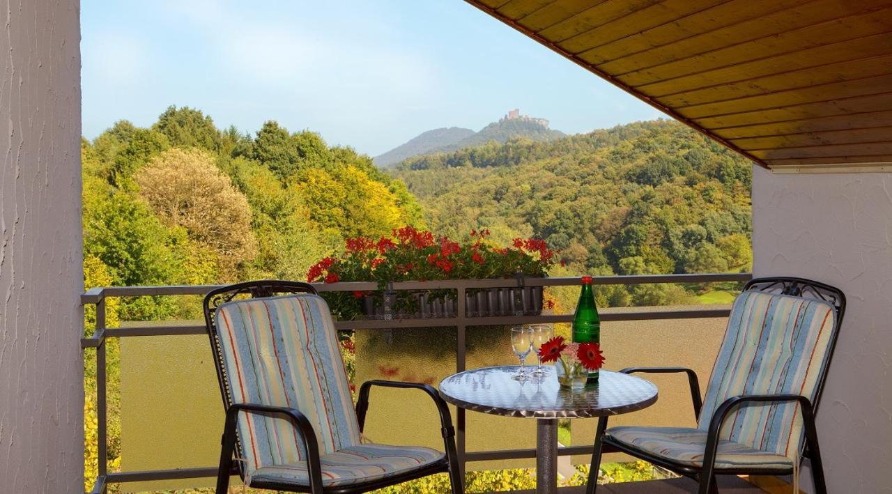 Gasthaus Trifelsblick Wernersberg 객실 사진